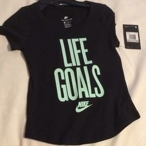 New girls xs 4-5 Nike t-shirt black